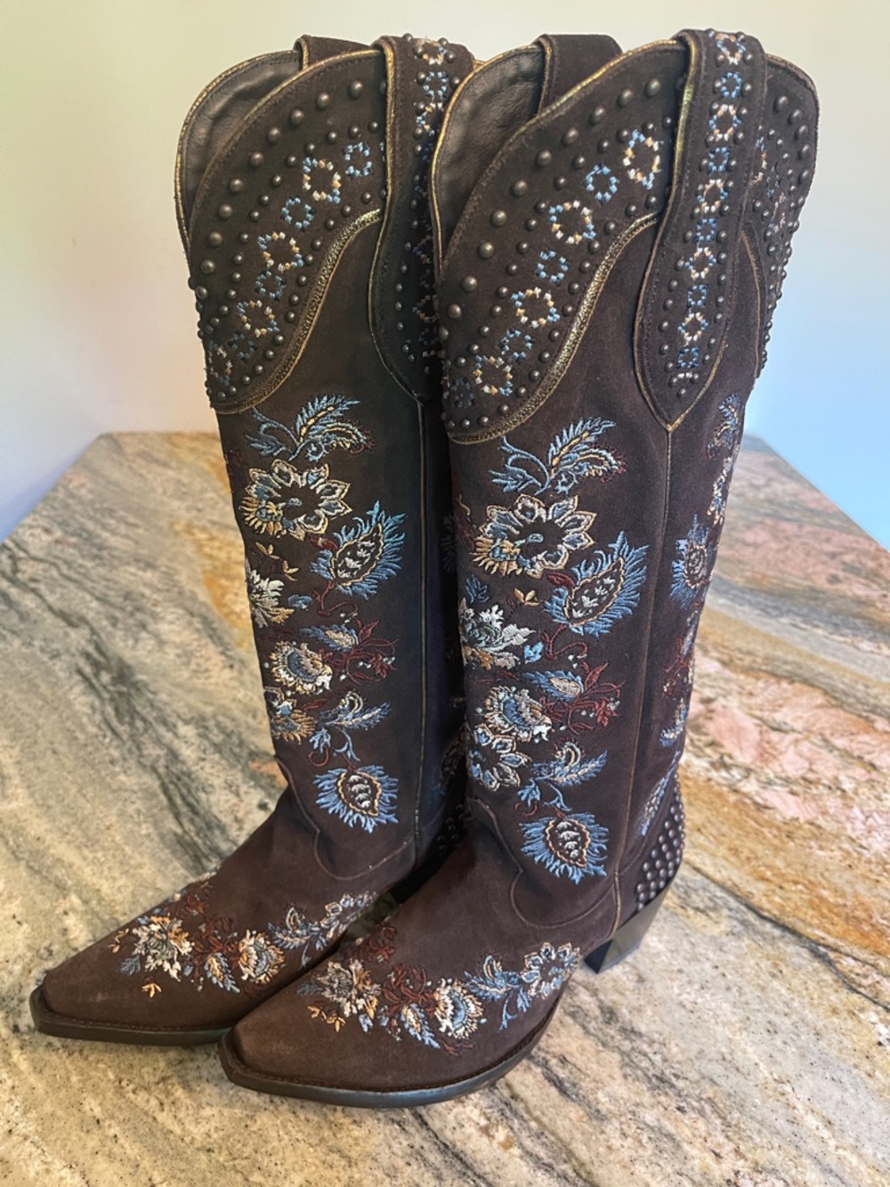 Double D Ranch Dewitts Damask 18”
Boots Size 8 NWB